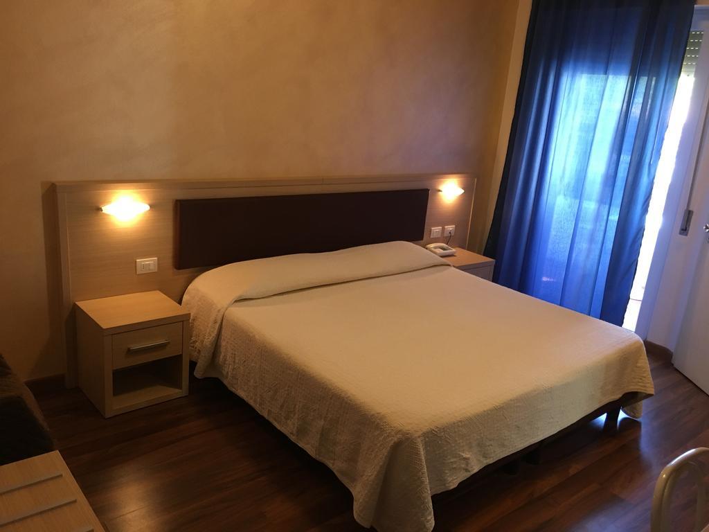 Hotel Grifone Principina a Mare Exterior photo