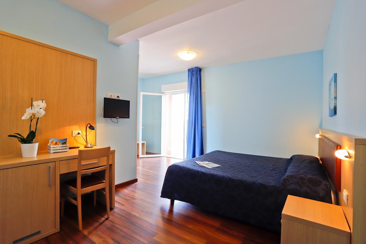 Hotel Grifone Principina a Mare Exterior photo